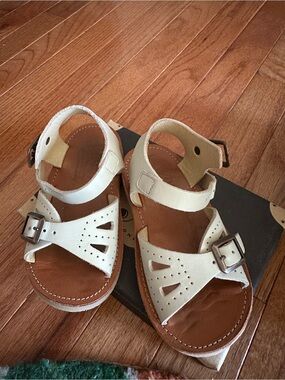 Young Soles Girls Cream Leather Buckle Sandals - Classic Strappy Design